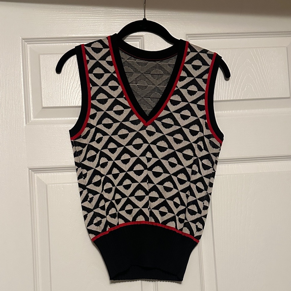 Vtg Vivo Black and Red Knit Sweater Vest Top, Size fits like a Xsmall